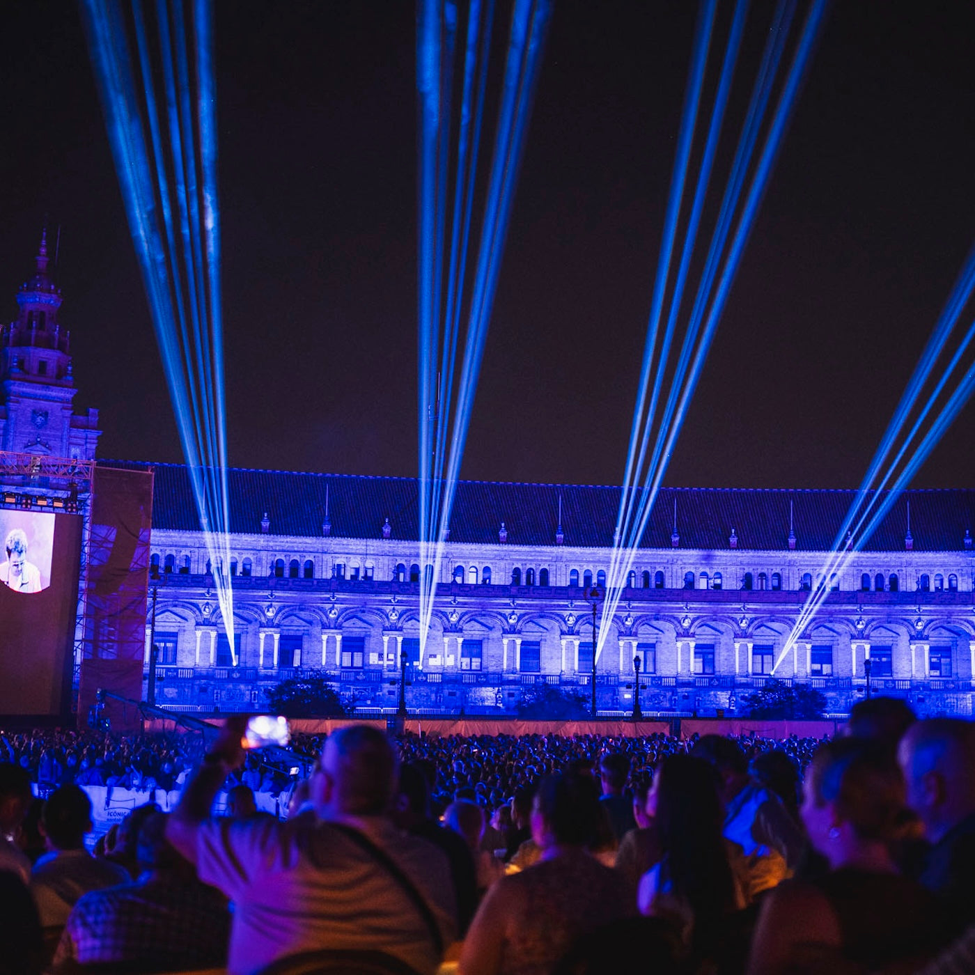 KVANT Prestige Beam 600 moving head at Jean-Michel Jarre Tour_3