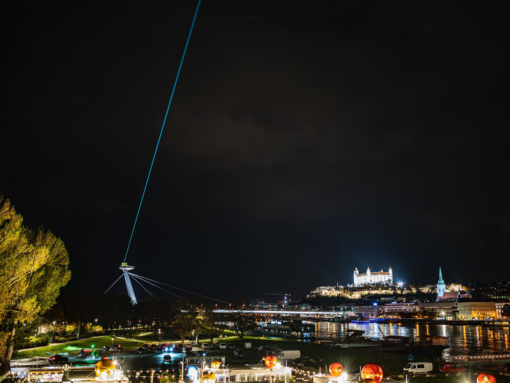 Kvant Lasers - Architect W500B full-colour 500-watt sky laser high-power show projector and search light_15